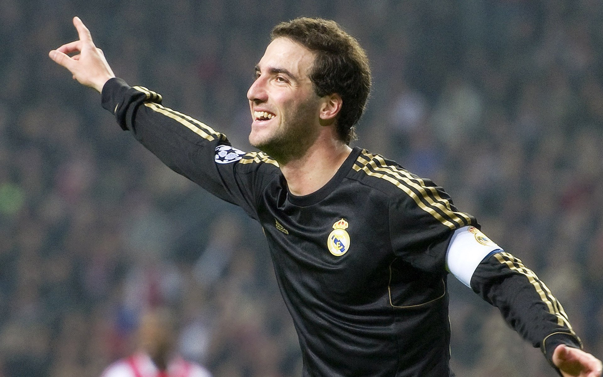 退役球员转型，全新足球职业生涯规划出现，足球员退役术语